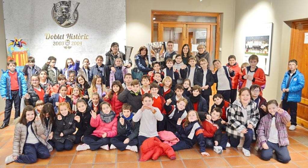 Niños en la exposición 'Doblet Historic' en Sueca | Foto: Juan Catalan