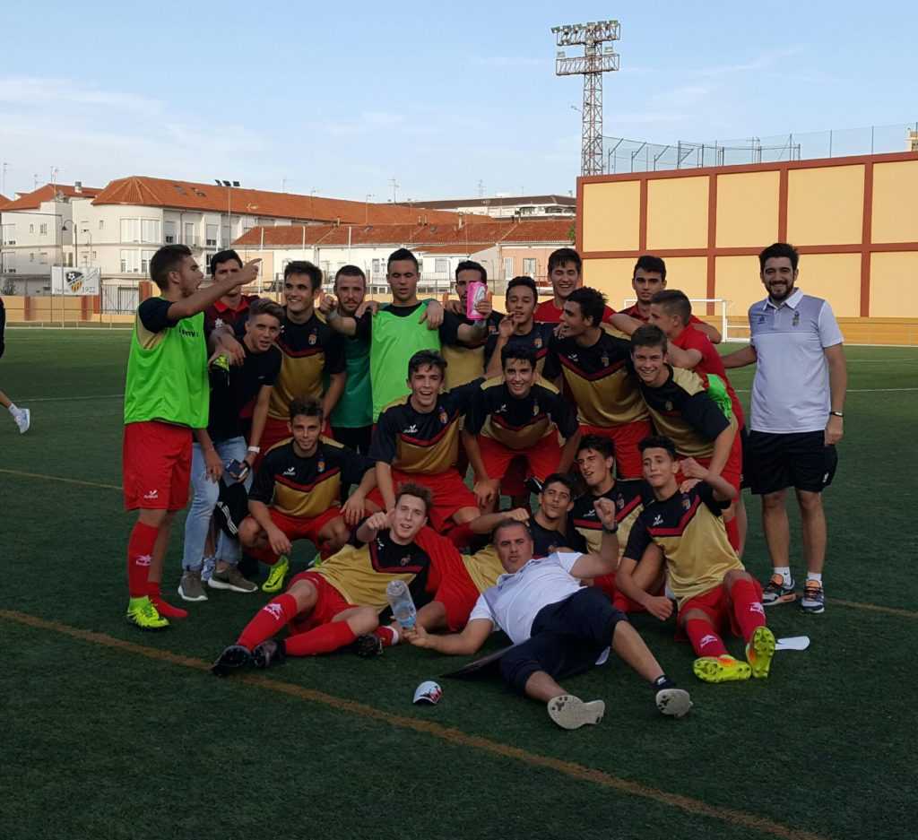 Jugadores del Alboraya celebrando su victoria frente al Alzira en la jornada 6 | Foto: @PedroBoogie